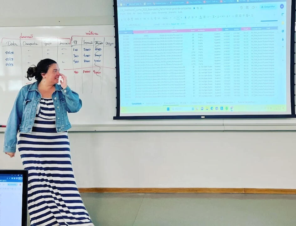 Ana Rosa Vieira Ana Rosa Vieira é a consultora da Rosa Petry, especialista em SEO para buscadores, pessoas e LLMs